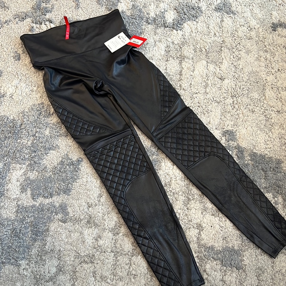 🆕 Spanx Moto Legging